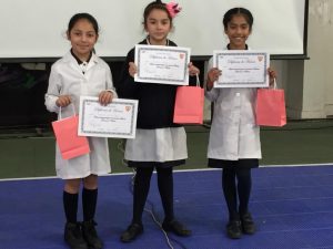 De Izquierda a derecha: Antonia de la Hoz , Gabriela Rojas , Belen Flores de 3° Basico